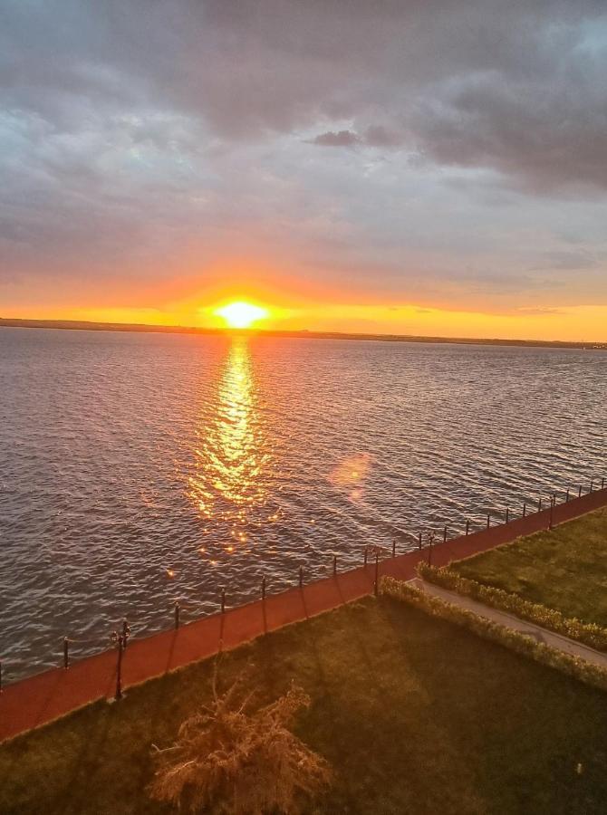 Deluxe Lake View Mamaia Exterior foto